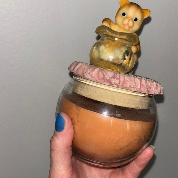 Adorable Cat Figurine with candle - Picture 5 of 8